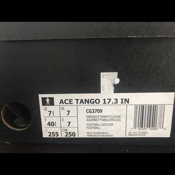 Adidas Soccer Shoes (BNWT) size 9.5 ladies - Picture 3 of 3